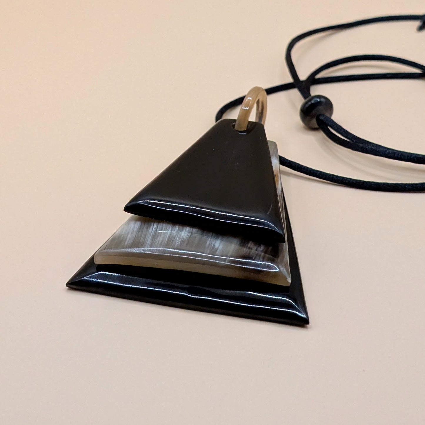 Collier Maya