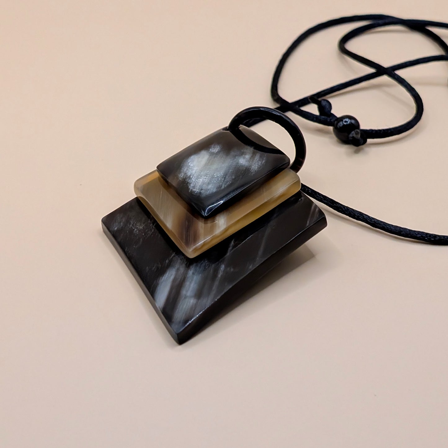 Collier Mira