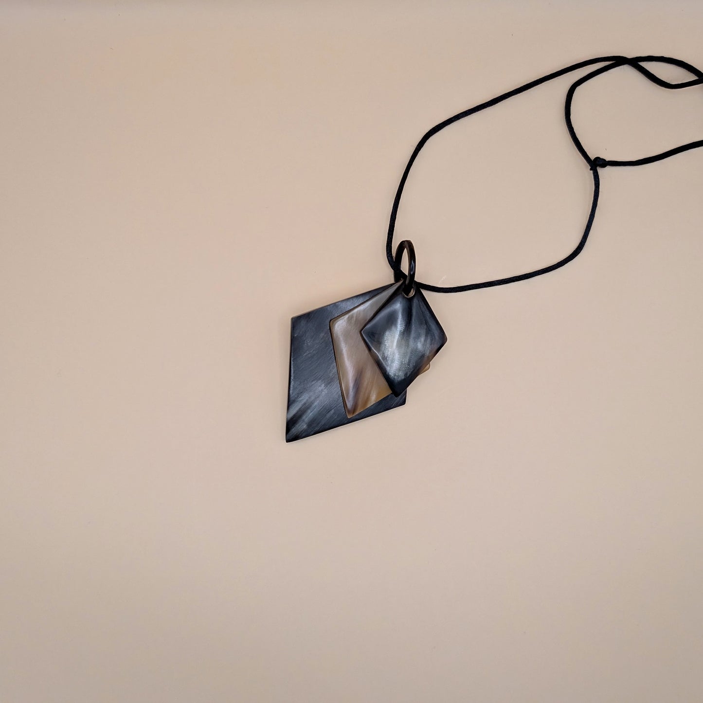 Collier Mira